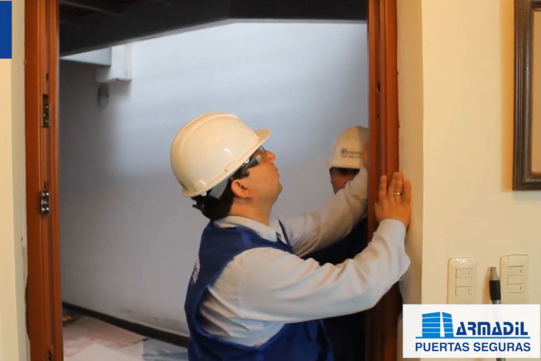 mantenimiento básico para puertas de acero