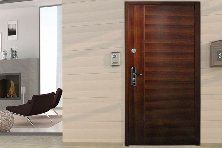 puertas de acero con apariencia de madera