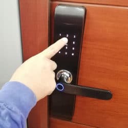 Cerradura eléctrica para puerta